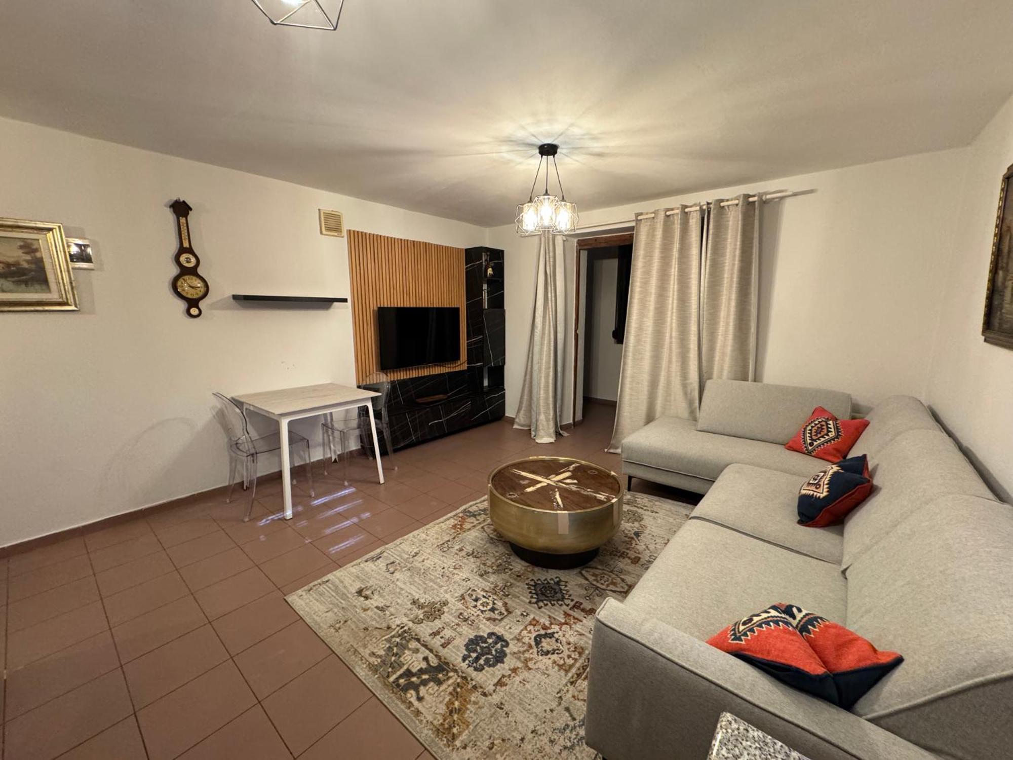 Prime Location In Apartment *